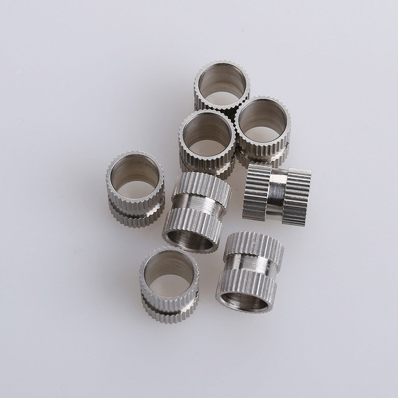 डबल वे नट सम्मिलित गर्नुहोस्